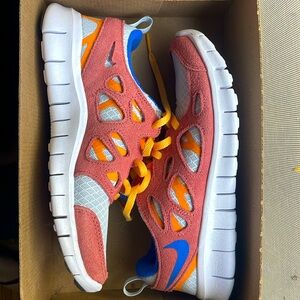 Unused Nike run 2 gs 5.5Y